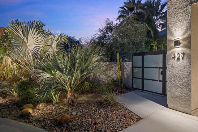 427 N Avenida Caballeros, Palm Springs CA: https://media.crmls.org/mediaz/309ce13e-6046-4662-bceb-49b575751d37.jpg