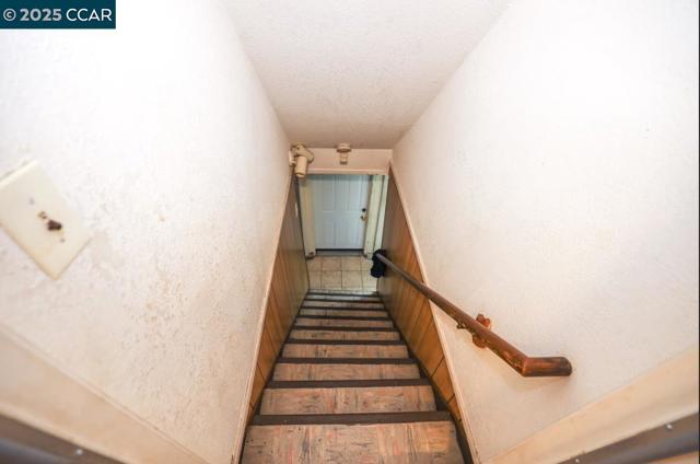 216 Suisun Ave, Rodeo CA: https://media.crmls.org/mediaz/309db762-50bd-4ea7-a63f-19d00f3ad87d.jpg