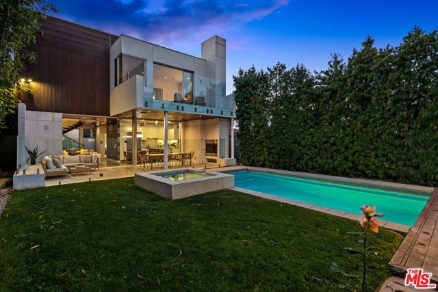 714 California Avenue, Venice CA: https://media.crmls.org/mediaz/309deed2-bfc7-4cc1-8860-fe0babd358c1.jpg
