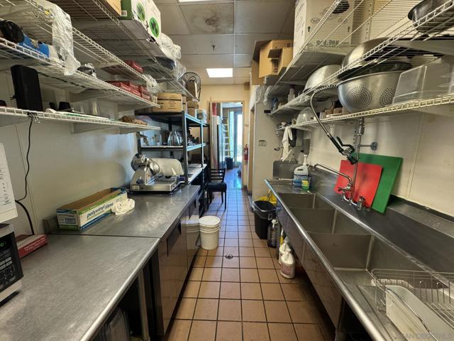9350 Waxie Way #150, San Diego CA: https://media.crmls.org/mediaz/309e4478-48c2-4194-ac30-f36989b891c5.jpg