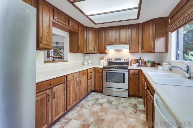 835 E Ave, Coronado CA: https://media.crmls.org/mediaz/309e4a1f-30ef-419e-9f03-e39453f1cbb3.jpg