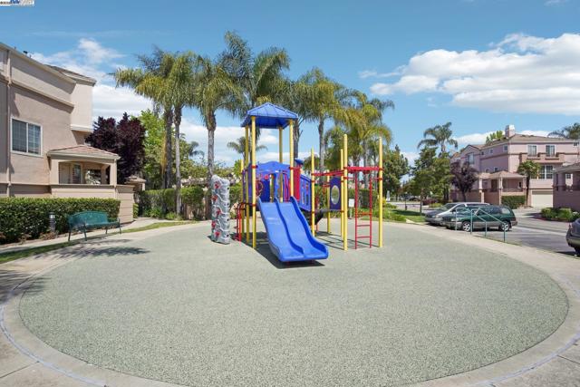 385 Montecito Way, Milpitas CA: https://media.crmls.org/mediaz/309f224f-e17a-43d1-92f0-c36ab0c98a1e.jpg