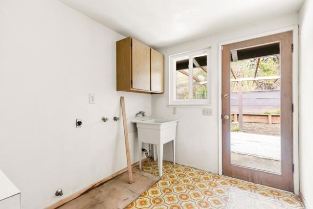 355 Beaumont Boulevard, Pacifica CA: https://media.crmls.org/mediaz/309f488c-e6cb-4ebf-a5b1-9eea1fccbd0a.jpg
