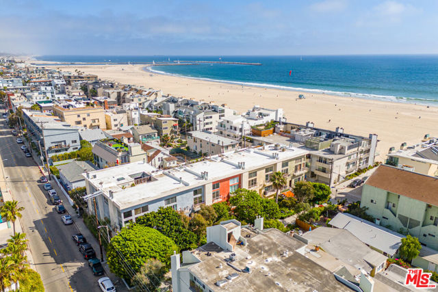20 Ironsides Street, Marina del Rey CA: https://media.crmls.org/mediaz/309fea08-0455-4646-b922-90a374a062cc.jpg
