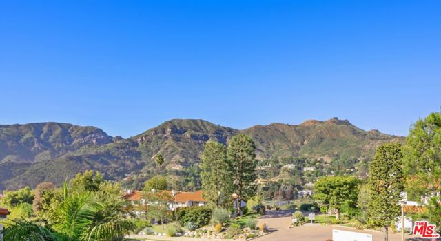 1622 Michael Lane, Pacific Palisades CA: https://media.crmls.org/mediaz/30a04a12-e427-42e1-a3d2-c5a29362615f.jpg