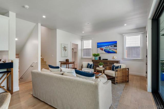 924 D Avenue, Coronado CA: https://media.crmls.org/mediaz/30a08398-263d-4bba-a675-c9f809a6e5b9.jpg
