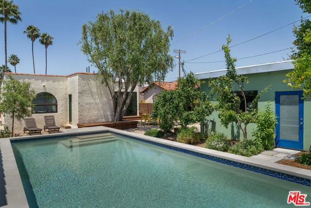 630 N Alta Vista Boulevard, Los Angeles CA: https://media.crmls.org/mediaz/30a09e60-349f-4ea1-ac4d-f6fb618d93e0.jpg