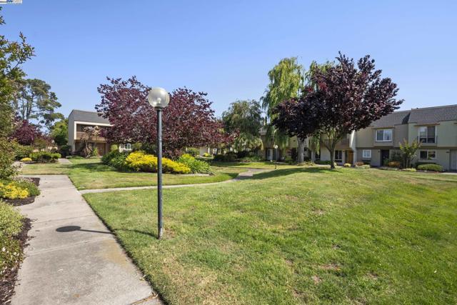 3112 La Campania, Alameda CA: https://media.crmls.org/mediaz/30a0d211-4bab-4317-bf15-01a249d23afd.jpg
