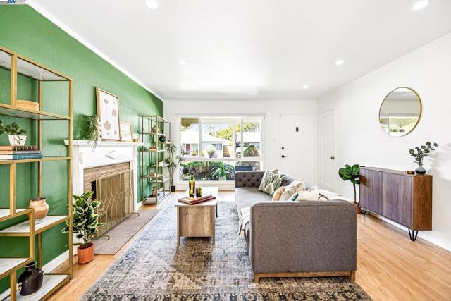 24 Via Hermosa, San Lorenzo CA: https://media.crmls.org/mediaz/30a0d844-df80-4153-abf4-a2a731c8b0e5.jpg