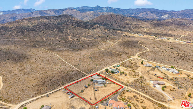 8125 Centola Road, Phelan CA: https://media.crmls.org/mediaz/30a0dea2-8f2c-478e-8164-edf0ebb9c90d.jpg