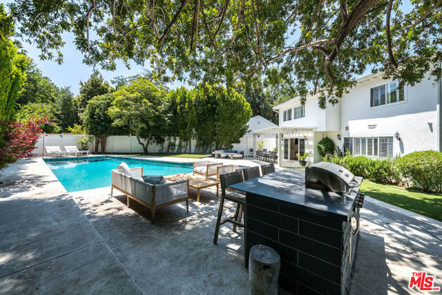 3544 Laurel Canyon Boulevard, Studio City CA: https://media.crmls.org/mediaz/30a0e912-8a66-4935-b2b6-1669f94b8215.jpg