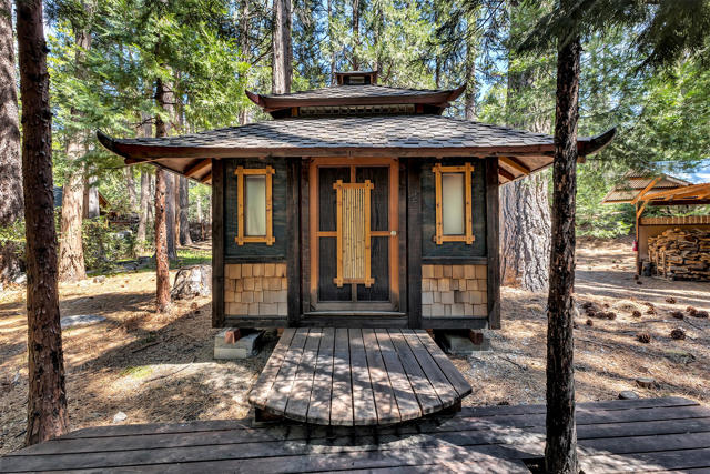 26299 Tahquitz Drive, Idyllwild CA: https://media.crmls.org/mediaz/30a16d20-0d80-4b28-ad99-1445fbdaf21a.jpg