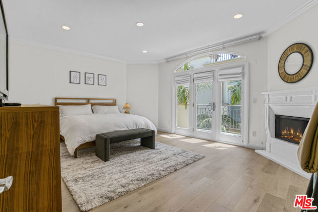 11974 Mayfield Avenue, Los Angeles CA: https://media.crmls.org/mediaz/30a18508-3f6c-44ec-a66c-9f2dc0b8b5a9.jpg