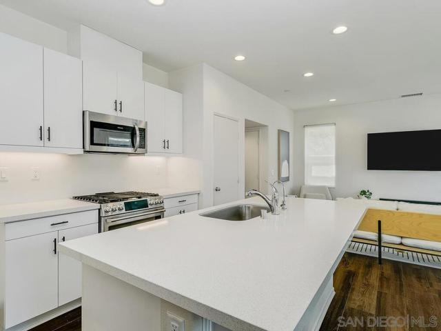 1882 Emily St, El Cajon CA: https://media.crmls.org/mediaz/30a1d04c-6759-4b3a-8aed-404ad19d9c5a.jpg