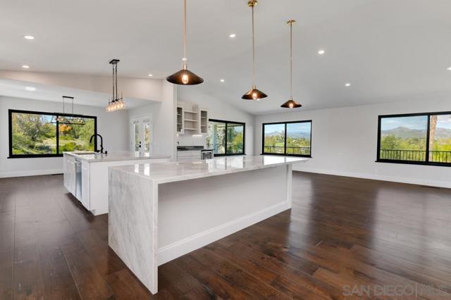 1080 Landavo Rancho Rd, Escondido CA: https://media.crmls.org/mediaz/30a213bc-9f39-41fb-bdfe-0da20f5c4050.jpg