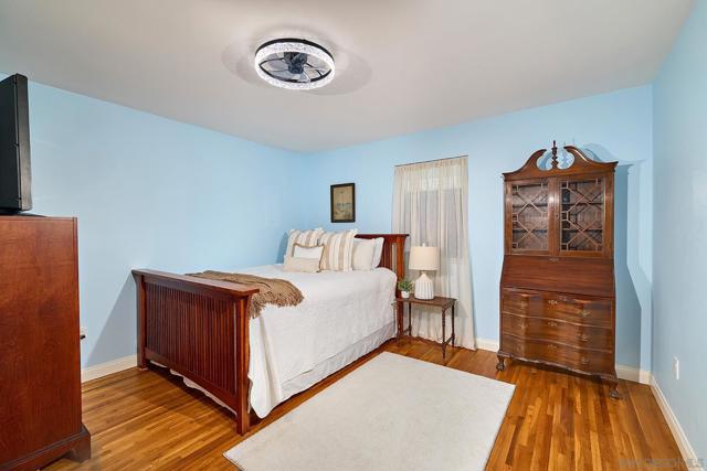 3703 Tomahawk Ln, San Diego CA: https://media.crmls.org/mediaz/30a24377-76df-4796-8385-0894e212de11.jpg