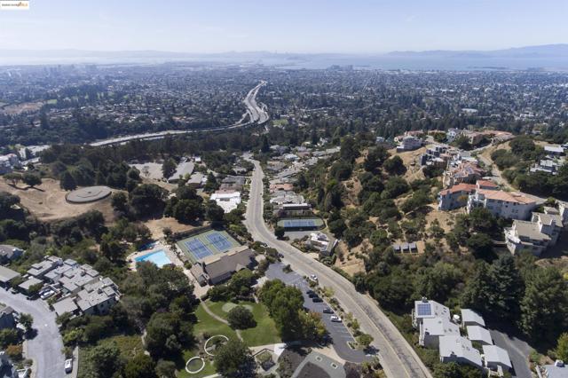 1881 Grand View Drive, Oakland CA: https://media.crmls.org/mediaz/30a29cec-3c49-424f-9ff0-b79d9220b3bd.jpg