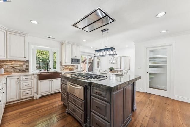4613 Mirador Dr, Pleasanton CA: https://media.crmls.org/mediaz/30a29ea3-e3a0-4eea-8738-1cae54ba7674.jpg