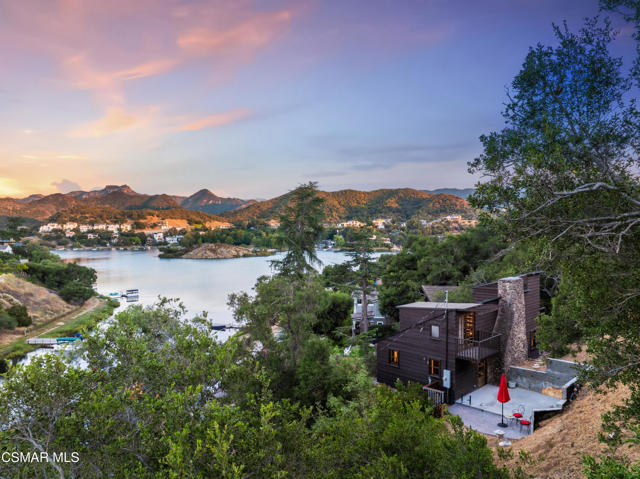141 Lake Sherwood Drive, Lake Sherwood CA: https://media.crmls.org/mediaz/30a2a1d6-2213-4fc2-99d1-acdd3275558d.jpg