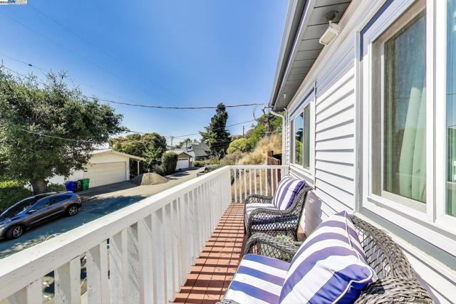 16660 Winding Blvd, San Leandro CA: https://media.crmls.org/mediaz/30a2f58a-d897-4605-906e-4bf06451cafe.jpg