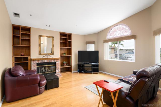 9919 Sorrel Ave, Lakeside CA: https://media.crmls.org/mediaz/30a33496-7dc6-4d73-b42e-ea1974005af6.jpg