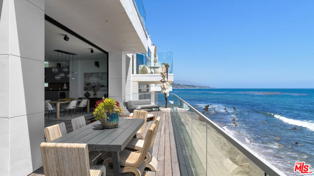 26814 Malibu Cove Colony Drive, Malibu CA: https://media.crmls.org/mediaz/30a339b2-139e-4c6e-b77d-63e5f4c06adc.jpg