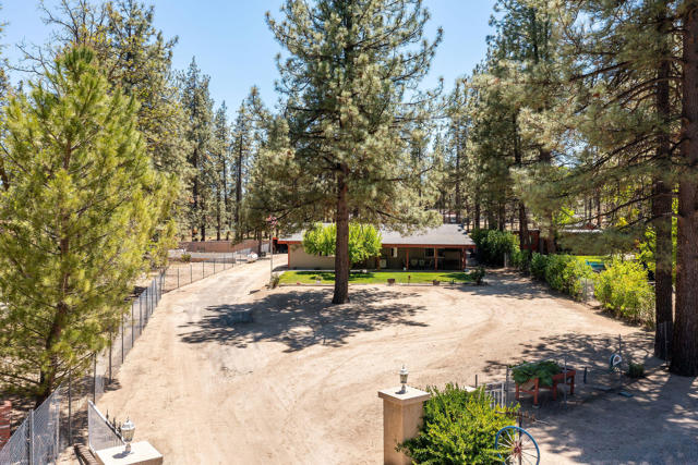 59341 Courtesy Drive, Mountain Center CA: https://media.crmls.org/mediaz/30a37689-414a-4038-b197-1e321e200b3b.jpg