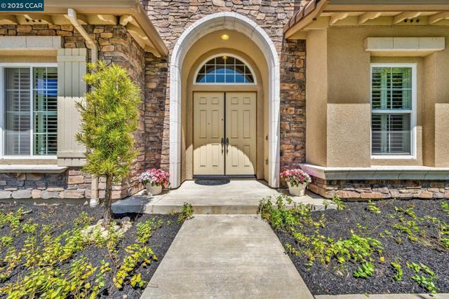 3322 Ashbourne Cir, San Ramon CA: https://media.crmls.org/mediaz/30a39302-5e33-48bd-9e09-db721ae620b1.jpg