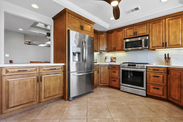 352 Villena Way, Palm Desert CA: https://media.crmls.org/mediaz/30a3bae0-c3d3-4629-870a-180f9c8d23e1.jpg