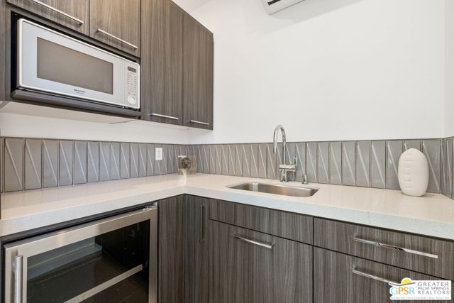1449 N Via Miraleste, Palm Springs CA: https://media.crmls.org/mediaz/30a46dcd-5ddc-470b-ba54-e0cc0e3bfc2e.jpg