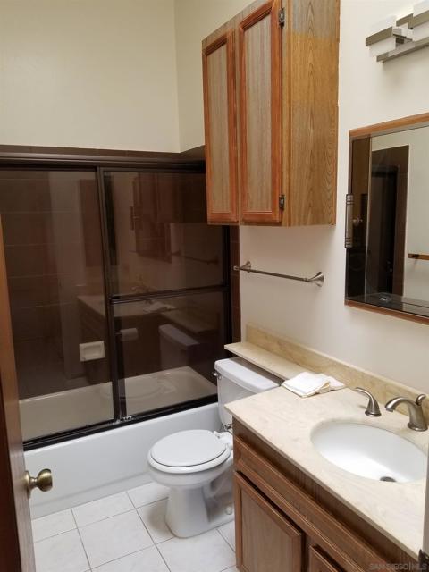 8328 Regents Rd, La Jolla CA: https://media.crmls.org/mediaz/30a48e37-8ce7-44ec-a2db-b85976e30aba.jpg