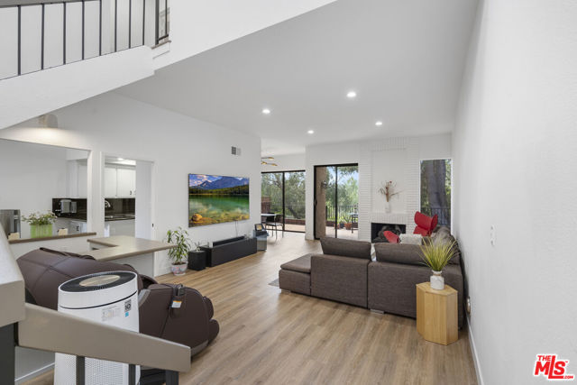 532 Riviera Court, Fullerton CA: https://media.crmls.org/mediaz/30a5087c-dda6-46b3-91cc-bd28fb122aef.jpg