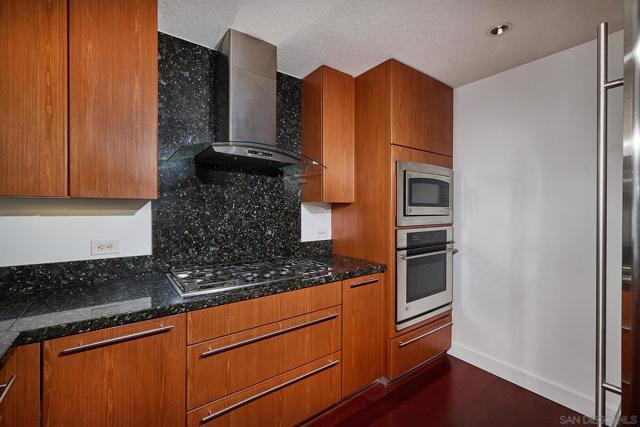 1205 Pacific Hwy, San Diego CA: https://media.crmls.org/mediaz/30a5234f-5ee8-4d22-b844-7c144e958e9a.jpg