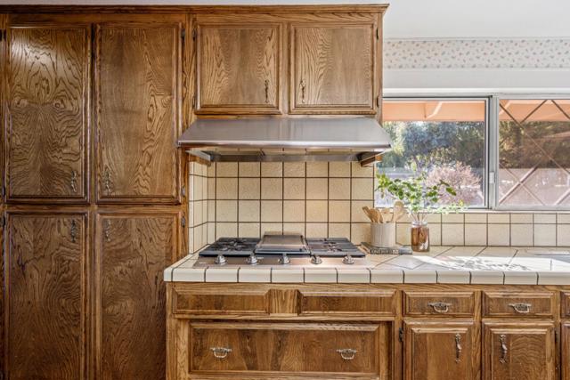 35 Rays Circle, Hollister CA: https://media.crmls.org/mediaz/30a566cc-b28e-4121-a2d6-09aca68a7cdb.jpg