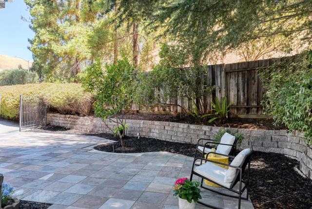 5644 ALHAMBRA HILLS CT, Martinez CA: https://media.crmls.org/mediaz/30a57fdd-5142-4bc4-a839-6ec688d1f950.jpg