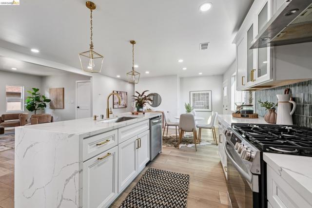 Image 8 of 54 For 7807 Outlook Ave