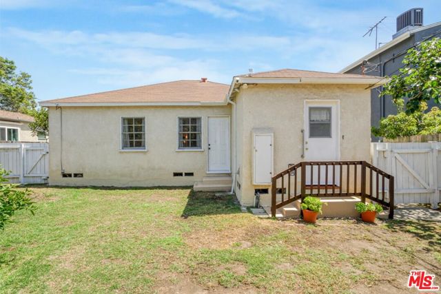 2577 Wellesley Avenue, Los Angeles CA: https://media.crmls.org/mediaz/30a5eda6-76d8-4b42-bb09-dc2fa6863a62.jpg