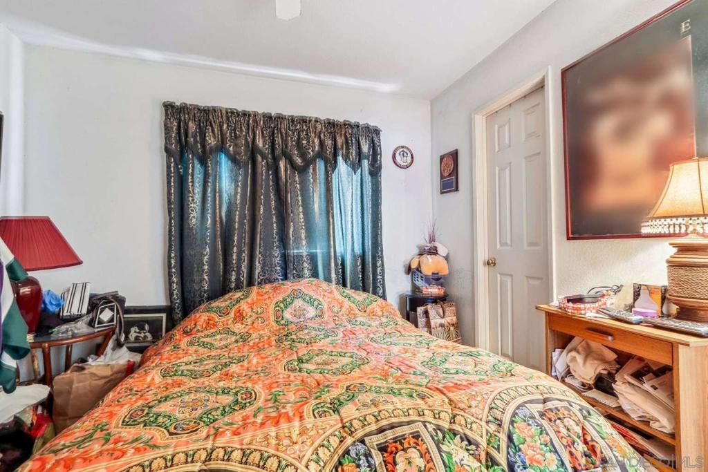 https://media.crmls.org/mediaz/30a6c393-0aff-4c87-9b08-4f258b8c07a3.jpg?preset=X-Large
