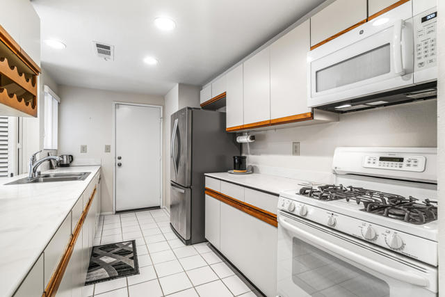 1456 Tiffany Circle N, Palm Springs, CA 92262