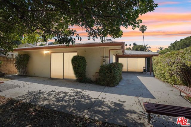 3684 Willowcrest Avenue, Studio City CA: https://media.crmls.org/mediaz/30a819b1-5443-4c41-a24e-56a027b78014.jpg
