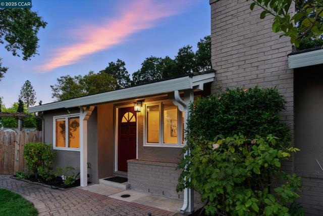 15 Ardmore Ct, Pleasant Hill CA: https://media.crmls.org/mediaz/30a87e91-3541-4a91-abb7-9d7d3f7ff084.jpg