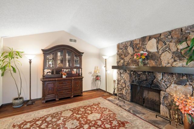 1527 Hawser Lane, Half Moon Bay CA: https://media.crmls.org/mediaz/30a8c37d-a2dc-4aef-96e0-f1a12908c65f.jpg