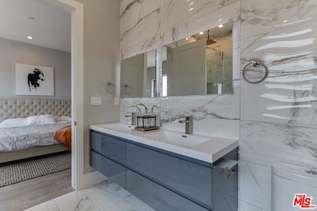 4830 1/2 W pickford Street, Los Angeles CA: https://media.crmls.org/mediaz/30a8ffce-f035-4d7b-a06d-9fa2730744a9.jpg