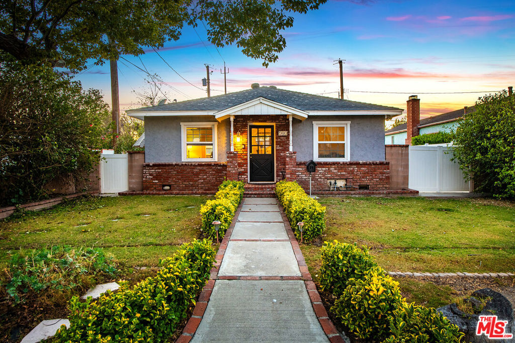 813 N Parish Place