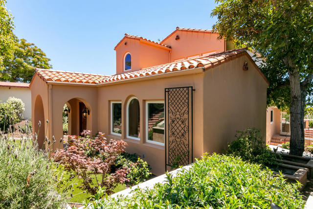 2167 Palomar Avenue, Ventura CA: https://media.crmls.org/mediaz/30a990cf-ab32-4941-ad88-2c1980c18f81.jpg