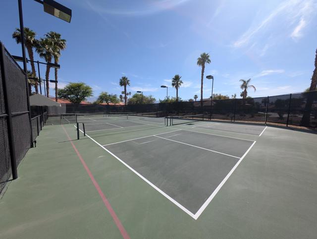 618 Vista Lago N Circle, Palm Desert CA: https://media.crmls.org/mediaz/30a9c3d7-9d8e-4420-aadd-4498239eb059.jpg