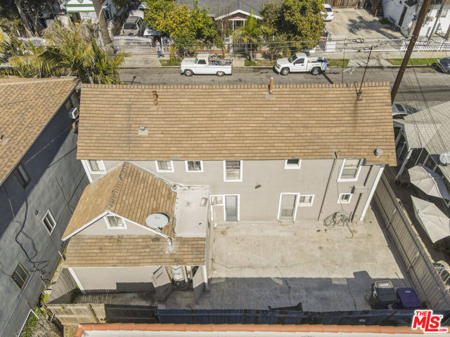1060 E 6th Street, Long Beach CA: https://media.crmls.org/mediaz/30a9ddcb-6a72-403f-9a27-4e5db7b9a1af.jpg