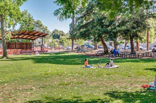 500 Walnut Street, San Carlos CA: https://media.crmls.org/mediaz/30aa2566-dcf7-4588-ab57-648acc993740.jpg