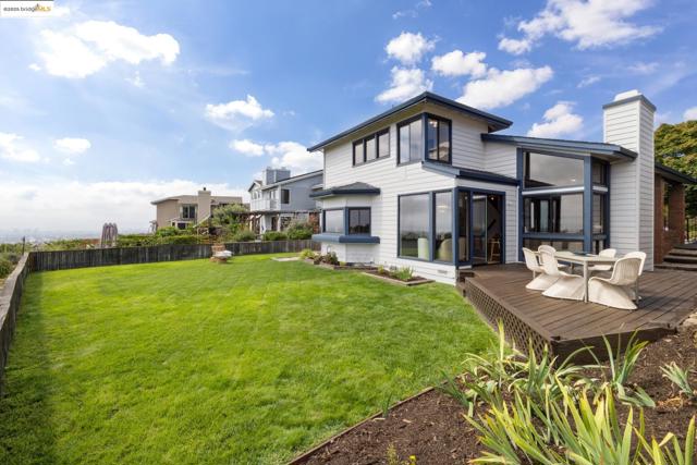 6019 Ridgemont Dr, Oakland CA: https://media.crmls.org/mediaz/30aa380b-d84b-4bd6-9902-74c9f6a9b0e1.jpg