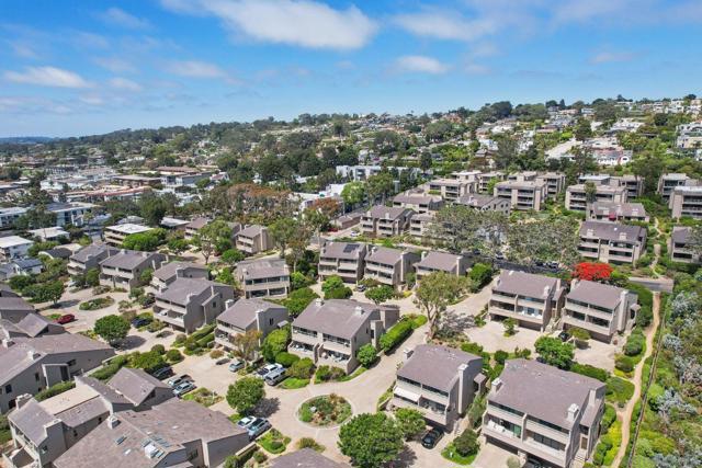 119 Spinnaker Ct, Del Mar CA: https://media.crmls.org/mediaz/30aa3850-32a2-411b-803b-09ccc49d136f.jpg